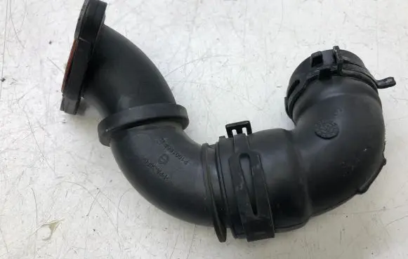 Nissan X-Trail T32 Engine coolant pipe/hose 147134852R