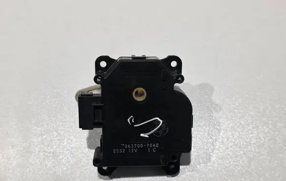Lexus IS 200-300 Air flap motor/actuator 0637007040