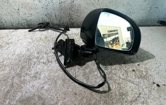 Volkswagen New Beetle Front door electric wing mirror