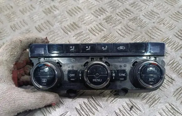 Skoda Octavia Mk3 (5E) Air circulation switch 5E0907044AP