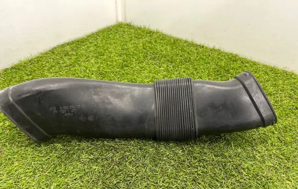 Mercedes-Benz CLS AMG C219 Air intake duct part A1560940582