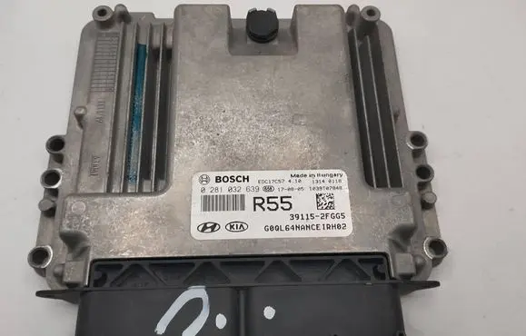 KIA Sportage Engine control unit/module EDC17C57 391152FGG5 0281032639