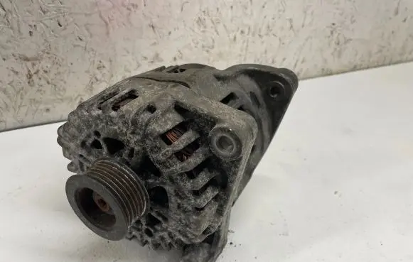 BMW 1 E81 E87 Generator/alternator 7802261 FG18S019 2543461B