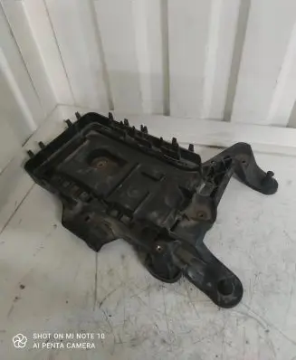 Skoda Octavia Mk2 (1Z) Battery box tray 1K0915333C