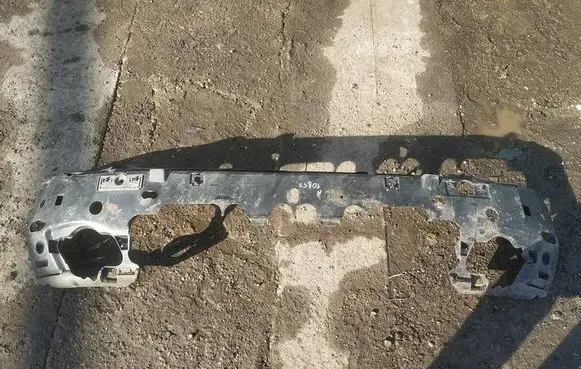 Volvo V70 Front bumper mounting bracket 