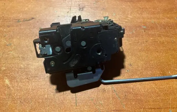Audi A4 S4 B6 8E 8H Front door lock 4B2837016G 402837016