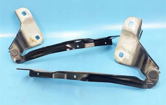 Engine bonnet/hood hinges