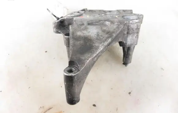 Volkswagen Golf V Engine mounting bracket 03G199207A