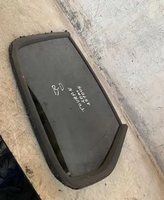 Volkswagen Touran III Rear side window