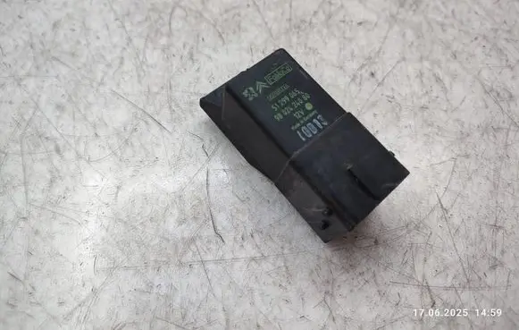 Peugeot 308 SW Glow plug pre-heat relay 9802424080