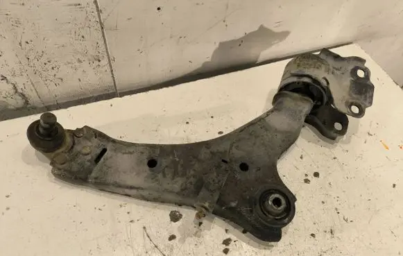 Volvo XC60 Front lower control arm/wishbone