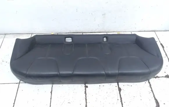 Tesla Model S Rear seat RSCP43272