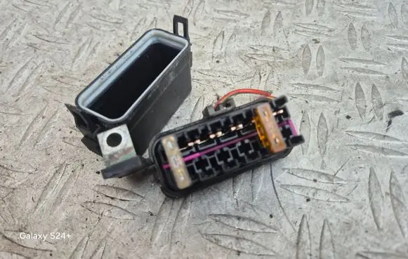 Volkswagen Polo V 6R Fuse module 6R0937617 6R0915441