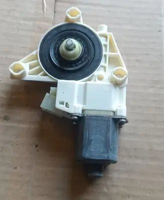 Mercedes-Benz E W212 Front door window regulator motor A2048200142