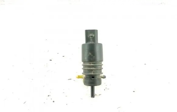 Mercedes-Benz C W204 Windshield washer spray nozzle 2048660221 3091387