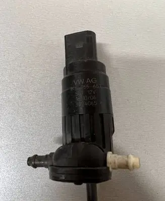 Volkswagen Golf Plus Windscreen/windshield washer pump 1K6955651 3024065