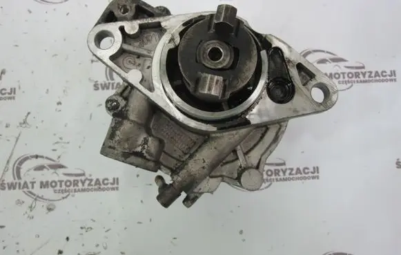 Opel Corsa C Vacuum pump 55221037