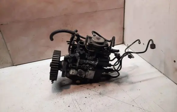Opel Vectra B Fuel injection high pressure pump 8971212280 1047406070