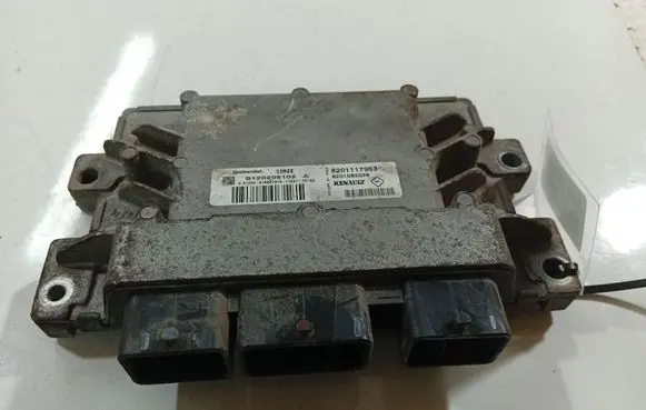 Dacia Sandero Engine control unit/module S120205102