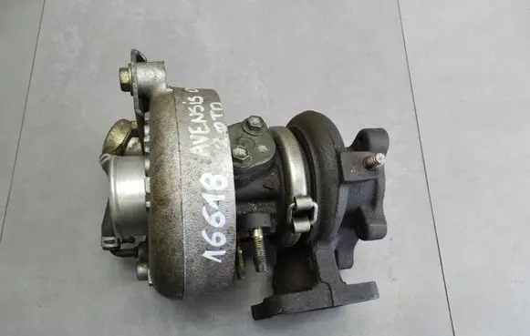 Toyota Avensis T220 Turbo