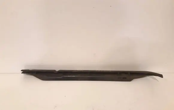 Volkswagen PASSAT B2 Front bumper mounting bracket 321853656