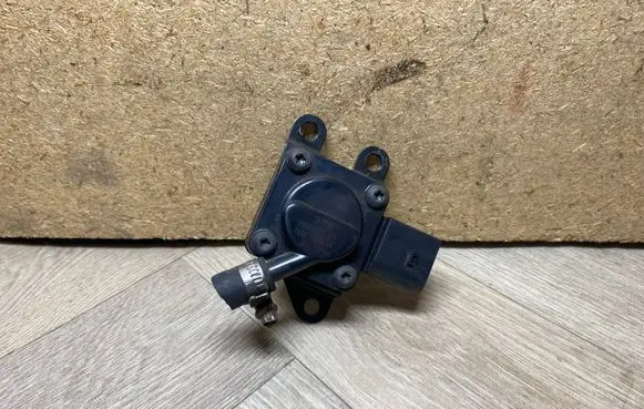 BMW 1 E81 E87 Exhaust gas pressure sensor 7808013 780801301 13627808013