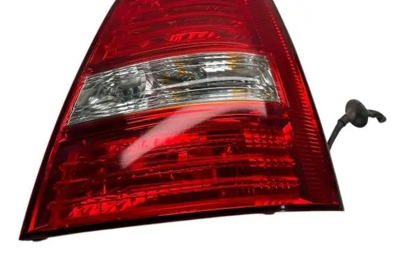 KIA Sorento Rear/tail lights 9243E5