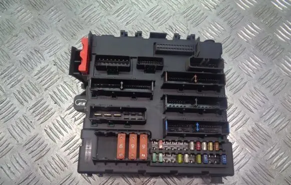 Opel Vectra C Fuse box cover