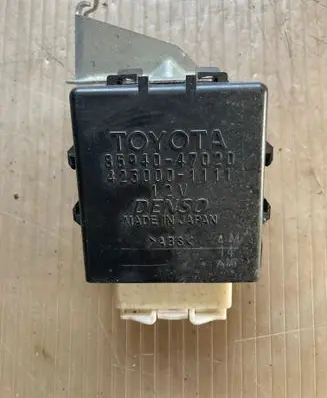 Toyota Prius (XW30) Window wiper relay 8594047020 4230001111