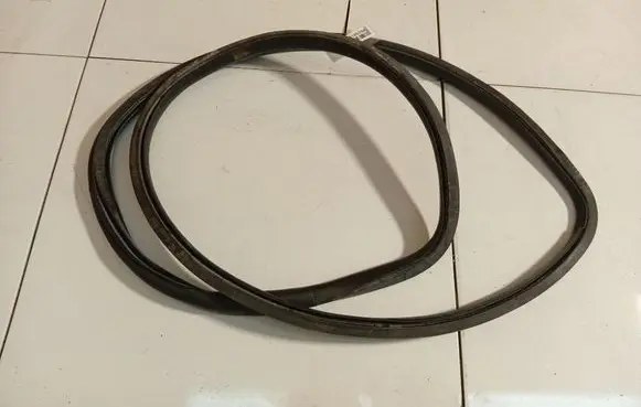 Volkswagen Polo IV 9N3 Rubber seal front coupe door 