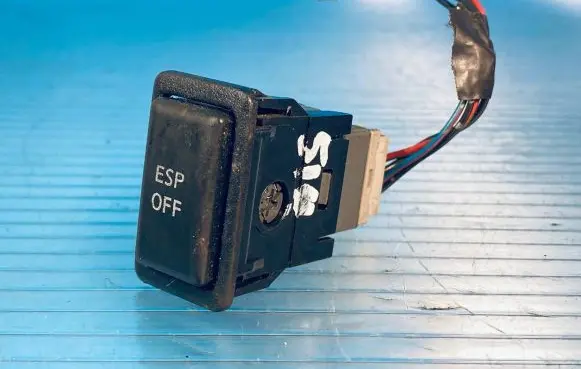 Nissan Primera ESP (stability program) switch 3919Z