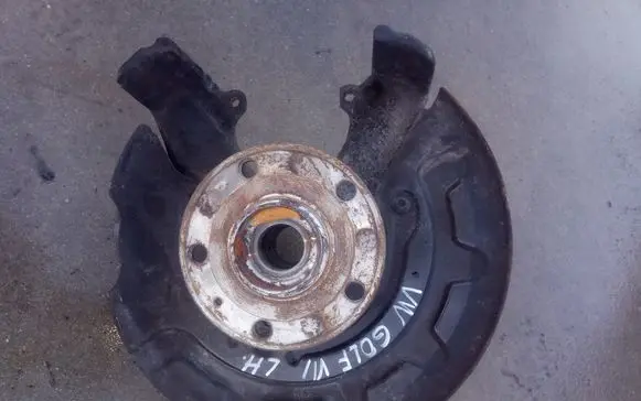 Volkswagen Golf VII Front wheel hub