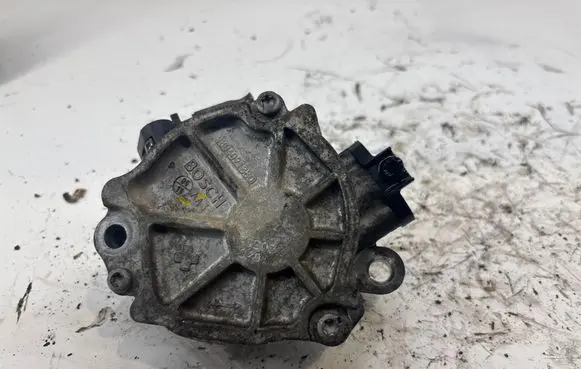 Ford Focus Vacuum pump 9804021880