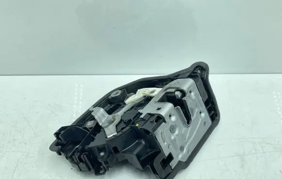 BMW 2 F46 Front door lock 7281934