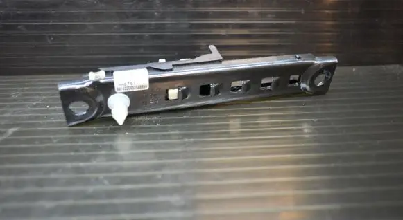 Opel Mokka Seat belt adjustment rail 13585757