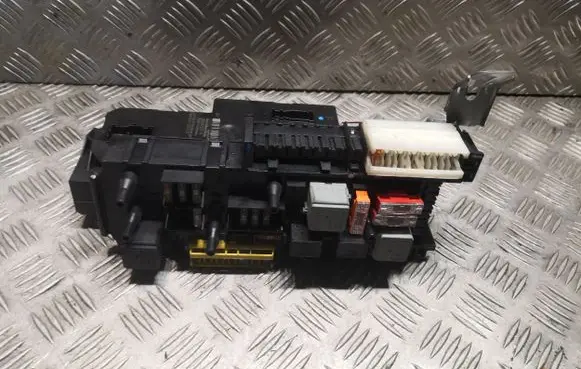 Mercedes-Benz C W204 Fuse box set 2049006301 A2049006301
