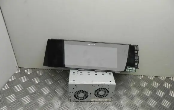 Radio/CD/DVD/GPS head unit