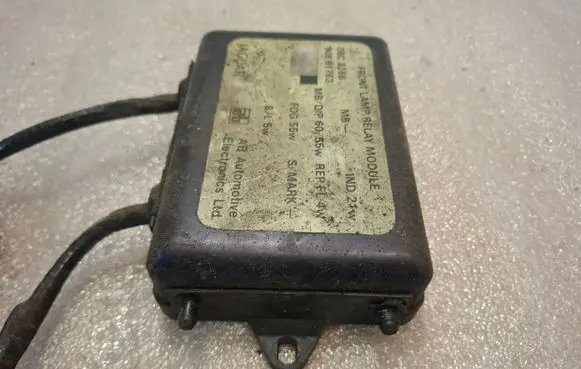 Jaguar XJ X40 Rear light relay DBC3266 997808U