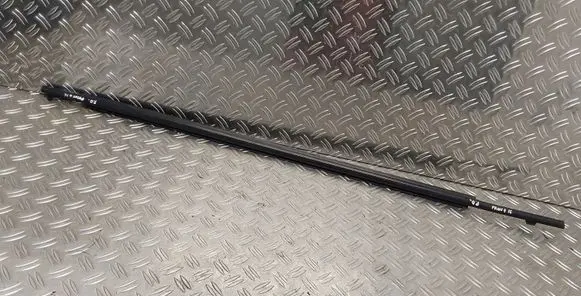 Toyota Prius+ (ZVW40) Front door glass trim molding