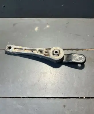 Volkswagen PASSAT B6 Engine mount bracket 3C0199855