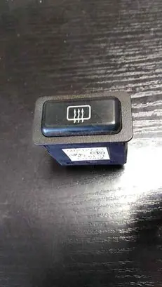 BMW 5 E28 Windscreen/window heater switch 1371872