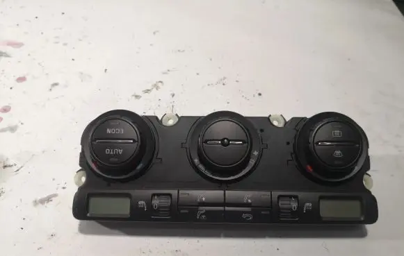 Skoda Octavia Mk2 (1Z) Climate control unit 74241060