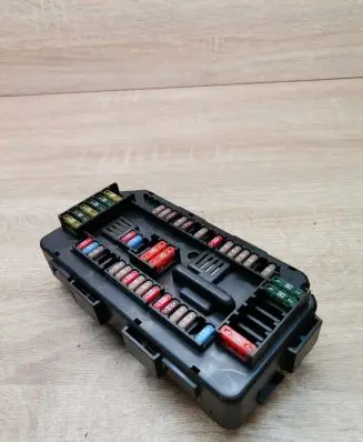 BMW 7 E65 E66 Fuse module 10688710