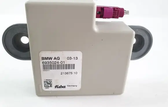 BMW 5 F10 F11 Antenna control unit 6935024 693502401