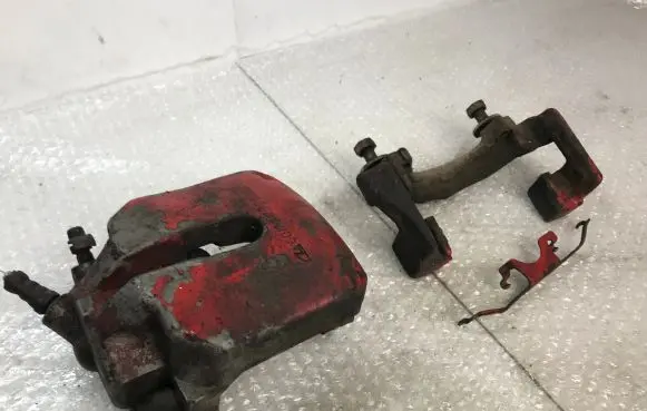 BMW 5 E39 Front brake caliper 6022