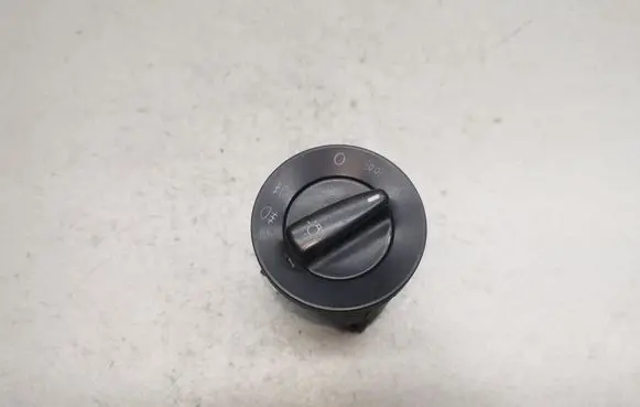 Volkswagen Golf IV Light switch 1C0941531A