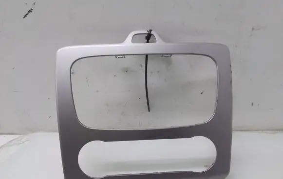 Radio/GPS head unit trim
