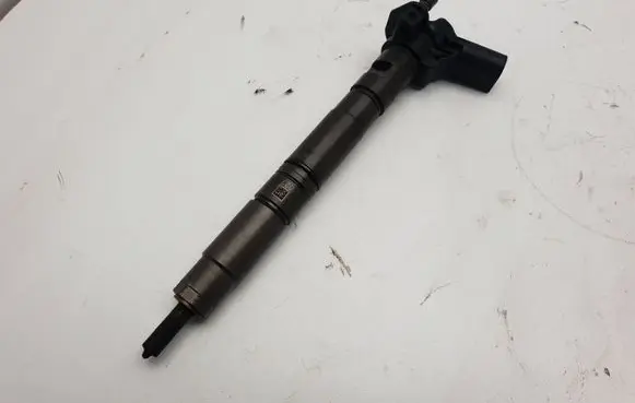 Audi A4 S4 B8 8K Fuel injector 03L130277 100701 0445116030