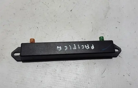 Chrysler Pacifica Aerial antenna amplifier 68227177AA