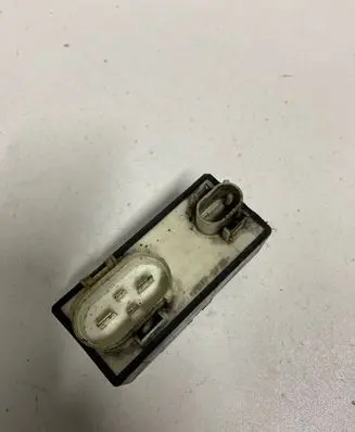 Volkswagen Golf III Coolant fan relay 1H0907707 898752000